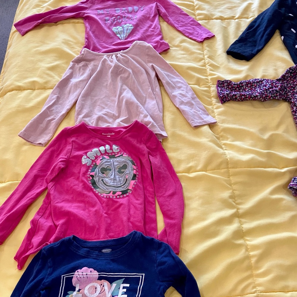 Sold!!! 2T/24 months girls winter bundle of 16 items - Picture 2 of 5